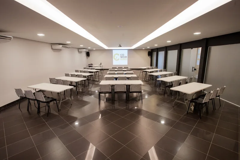 Versatilidade em cada montagem — Salão Black, King Coworking em Campinas